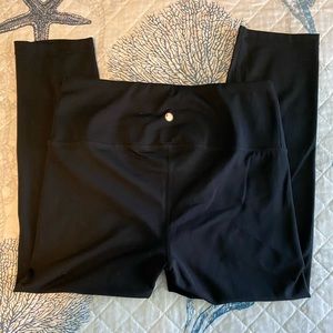 Yogalicous leggings. Capri.